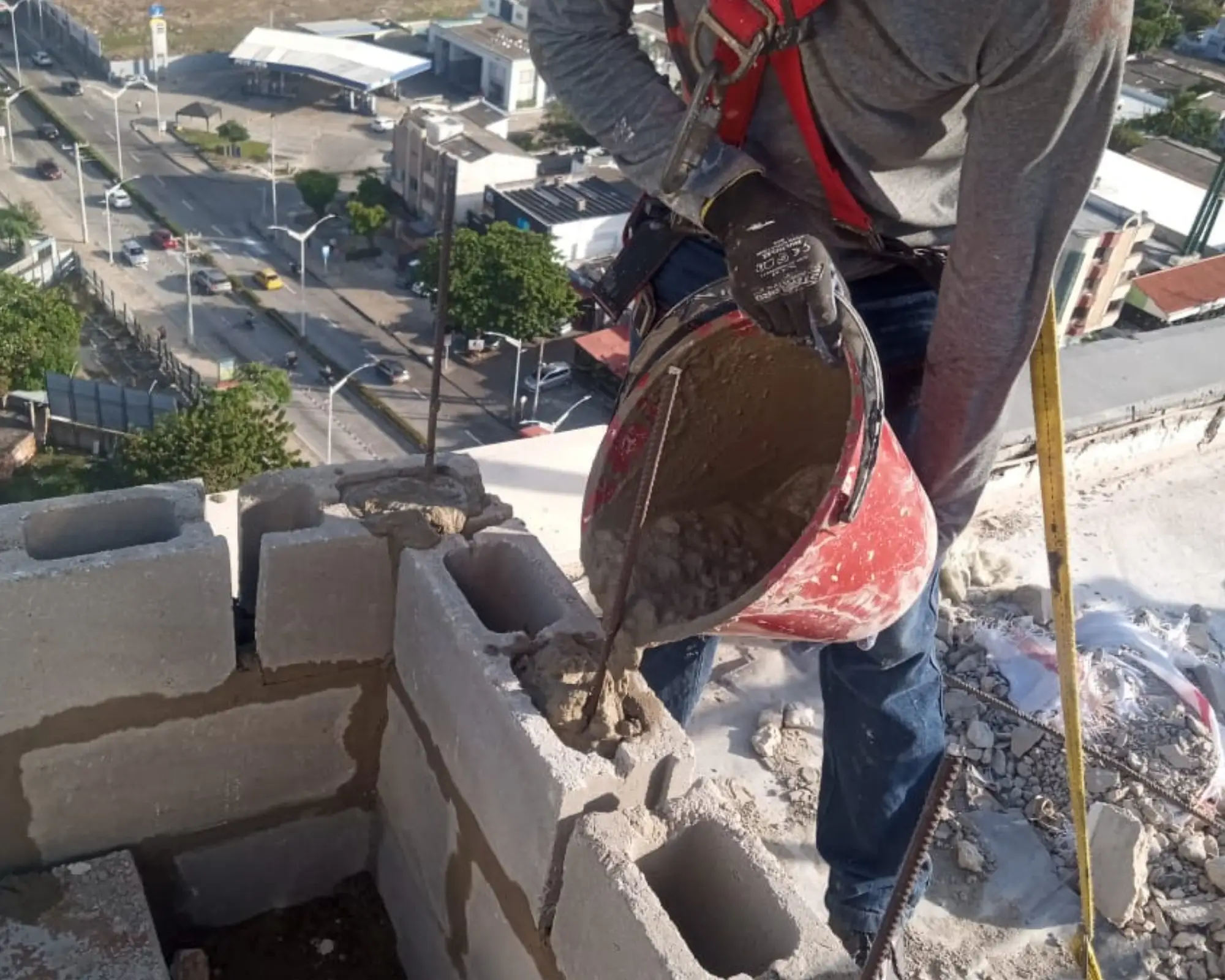 Segundo registro fotográfico del proyecto aperturas y obras civiles para el paso de ductos en un edificio