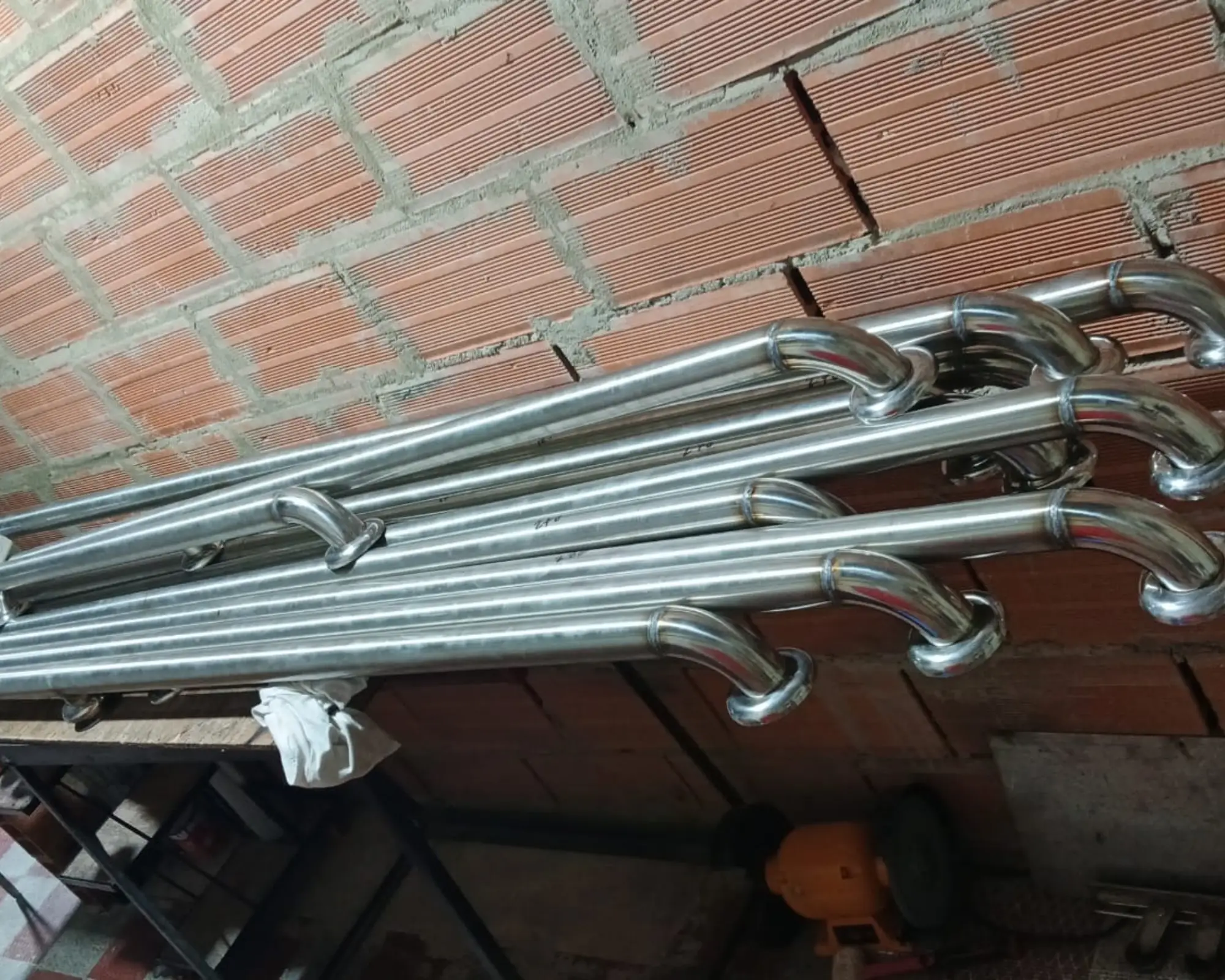 Primer registro fotográfico del proyecto instalación de pasamanos en escaleras de acceso educativo