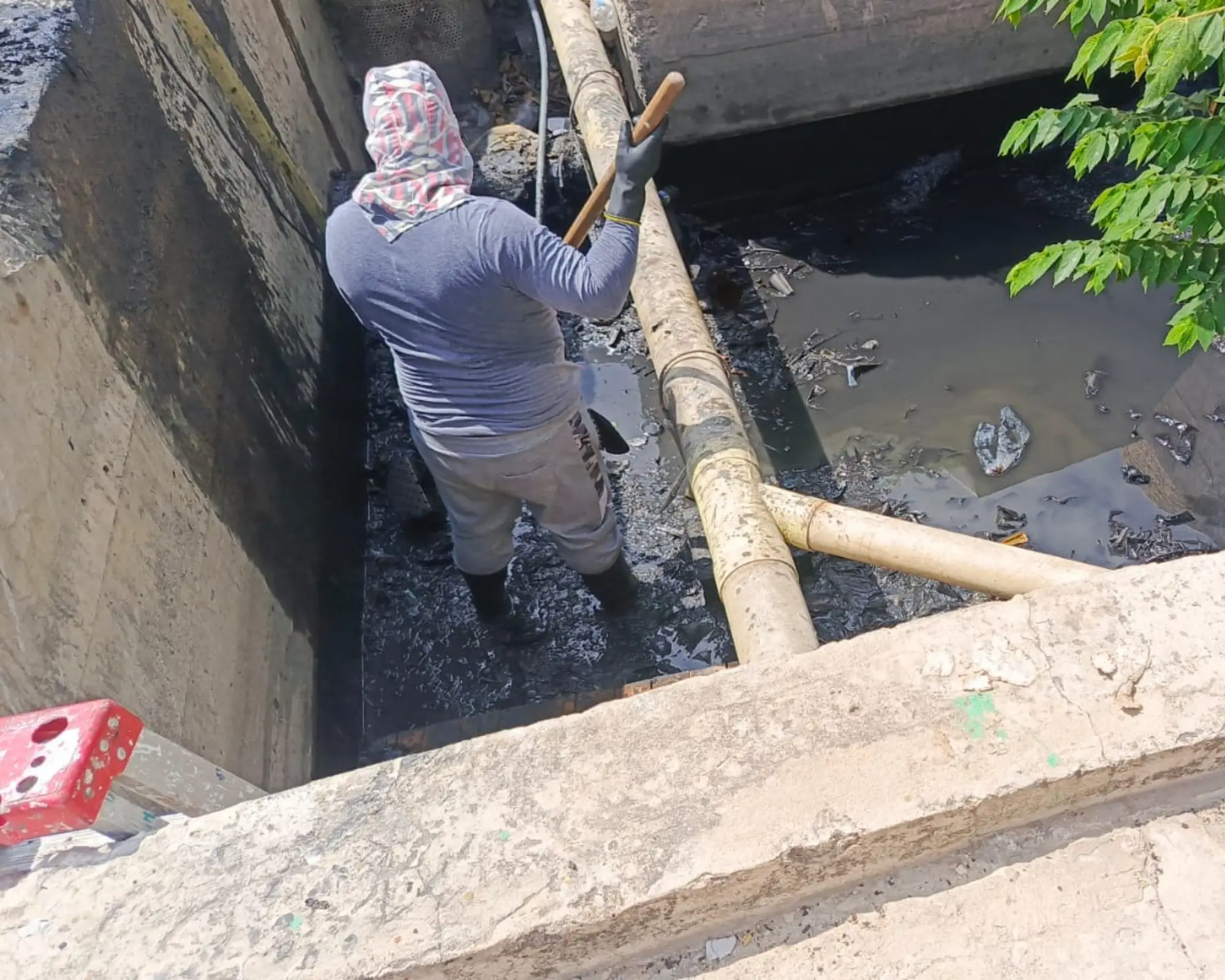 Primer registro fotográfico del proyecto limpieza de desarenador y retiro de arena en un canal