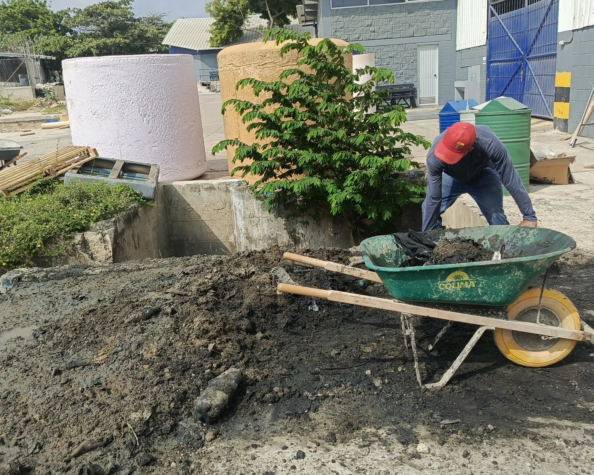 Segundo registro fotográfico del proyecto limpieza de desarenador y retiro de arena en un canal