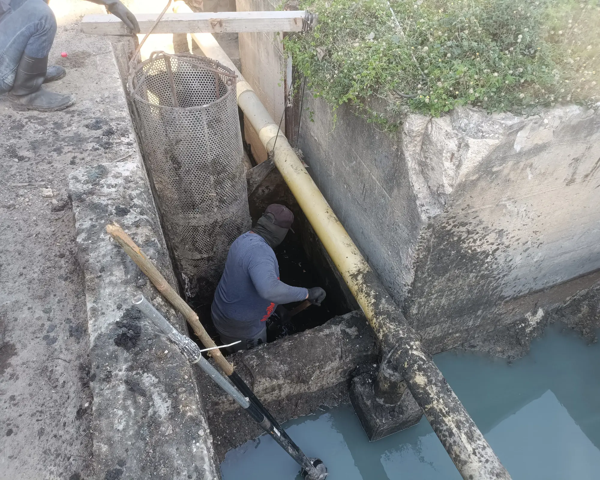 Tercer registro fotográfico del proyecto limpieza de desarenador y retiro de arena en un canal