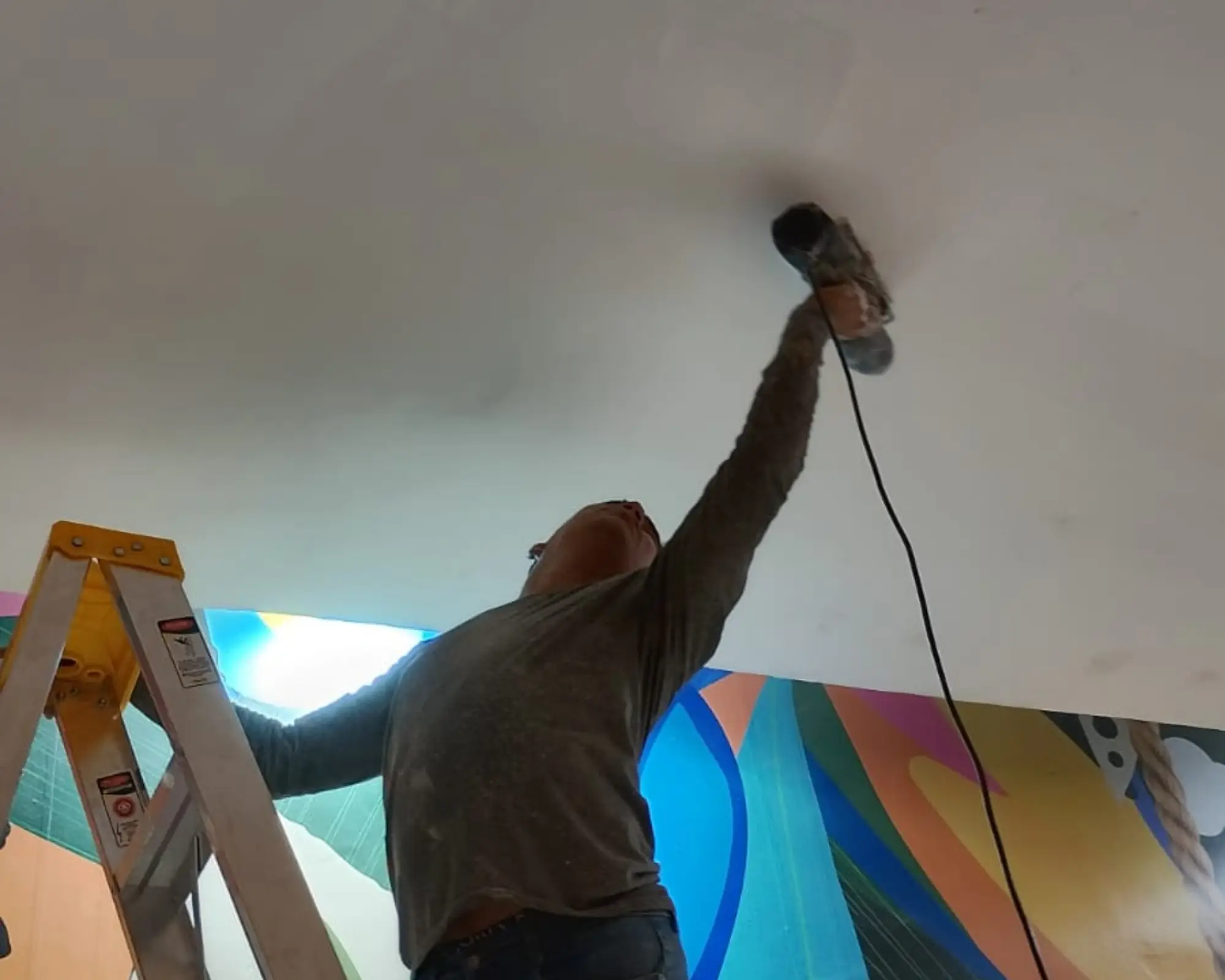 Segundo registro fotográfico del proyecto mantenimiento de cielo raso y área de escalera