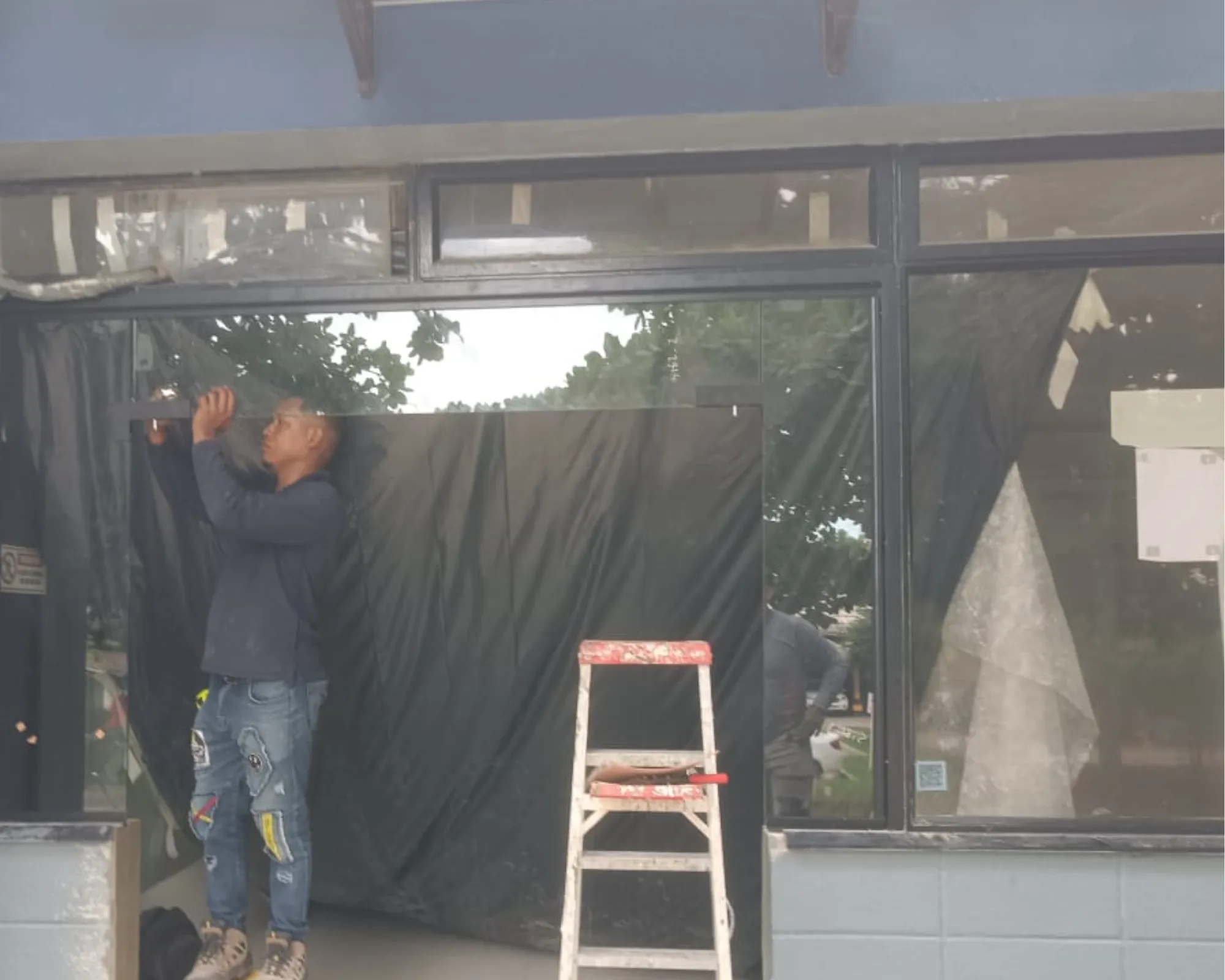 Segundo registro fotográfico del proyecto modificación de fachada y adecuaciones en oficina