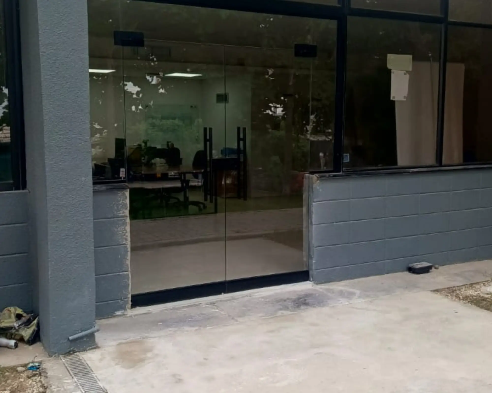 Tercer registro fotográfico del proyecto modificación de fachada y adecuaciones en oficina