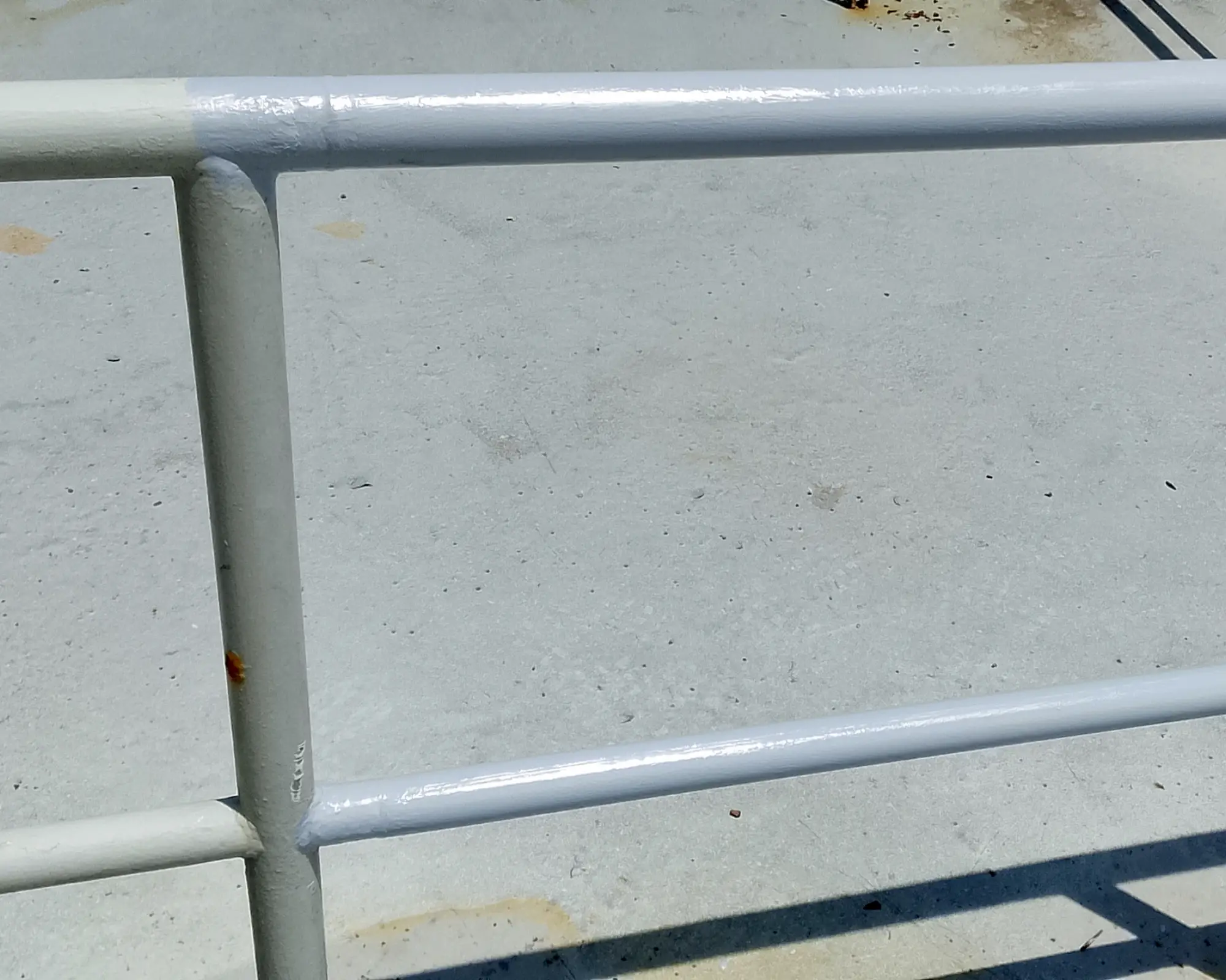 Segundo registro fotográfico del proyecto reparación de barandas y escalón en una cubierta