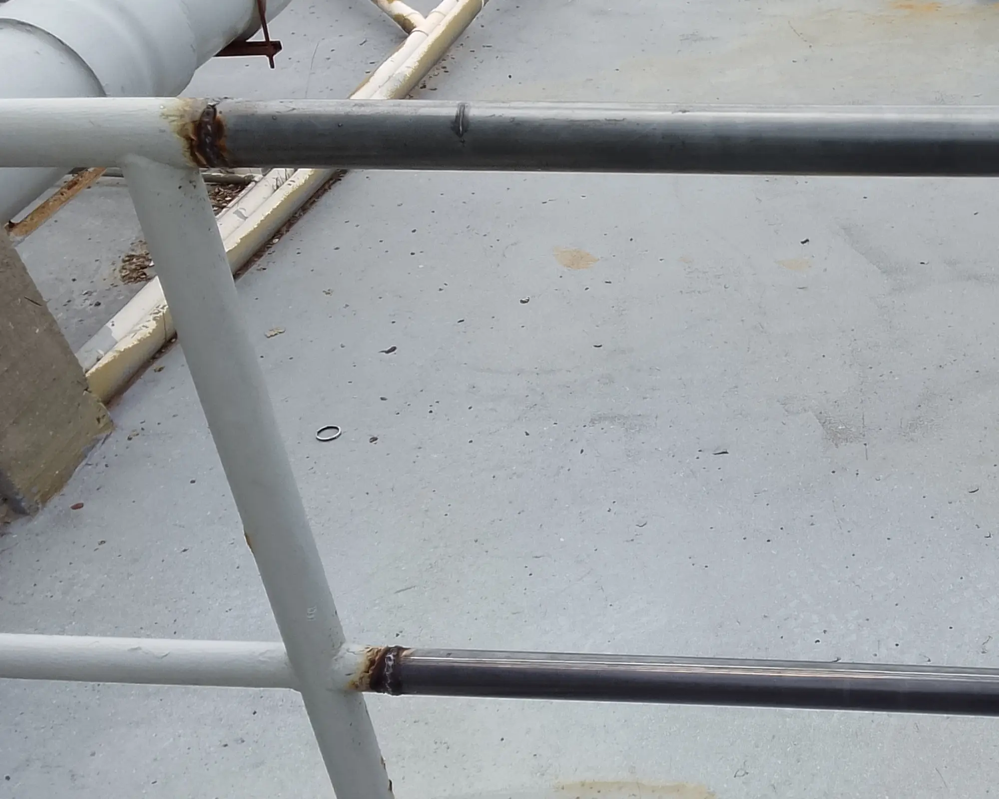 Tercer registro fotográfico del proyecto reparación de barandas y escalón en una cubierta