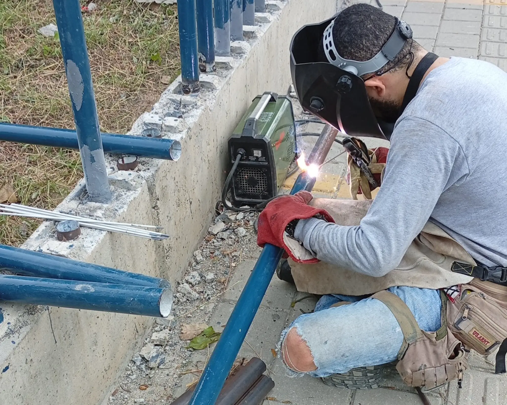 Tercer registro fotográfico del proyecto reparación del cerramiento de acceso a un parque logístico