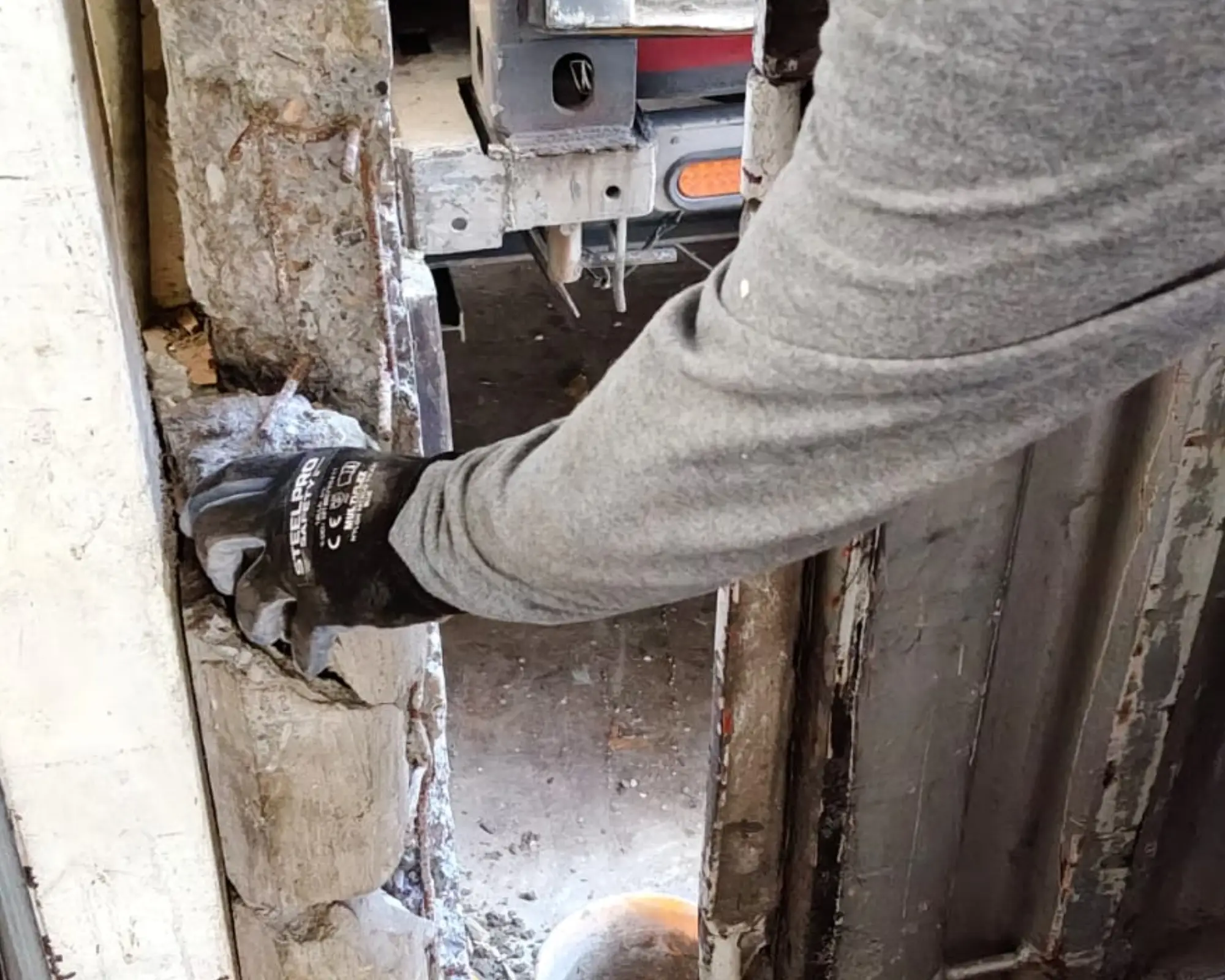 Primer registro fotográfico del proyecto reparación de muros en muelles de carga