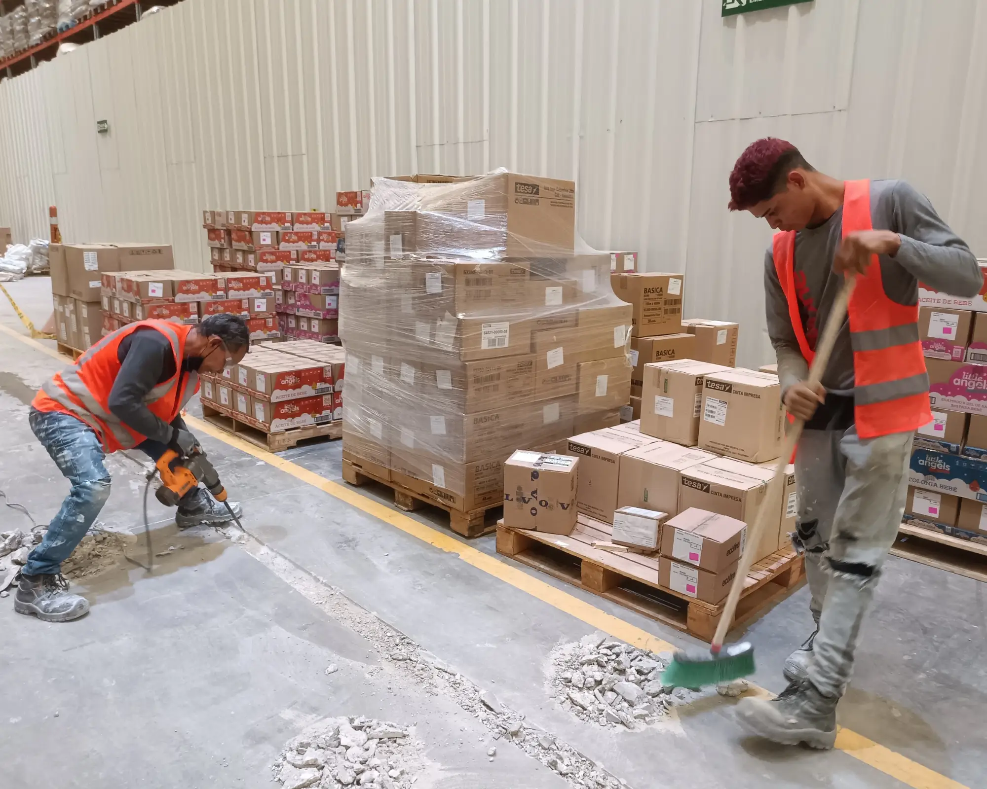 Segundo registro fotográfico del proyecto reparación de pisos en bodegas logísticas